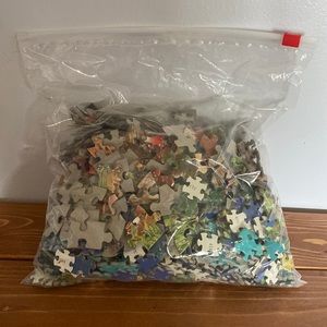 Assorted puzzle pieces 🧩